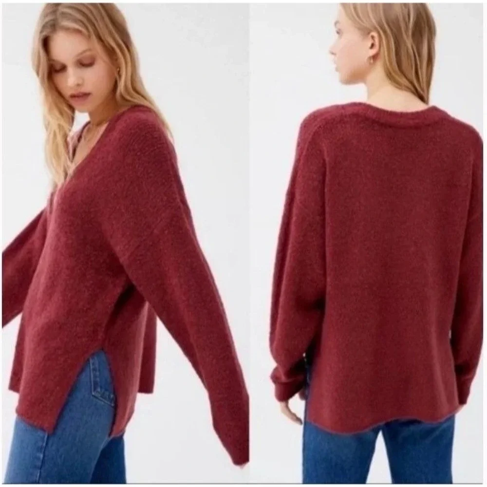 Urban‎ Outfitters V-Neck Sweater Oversized Side Slit Small Burgundy Knit Top